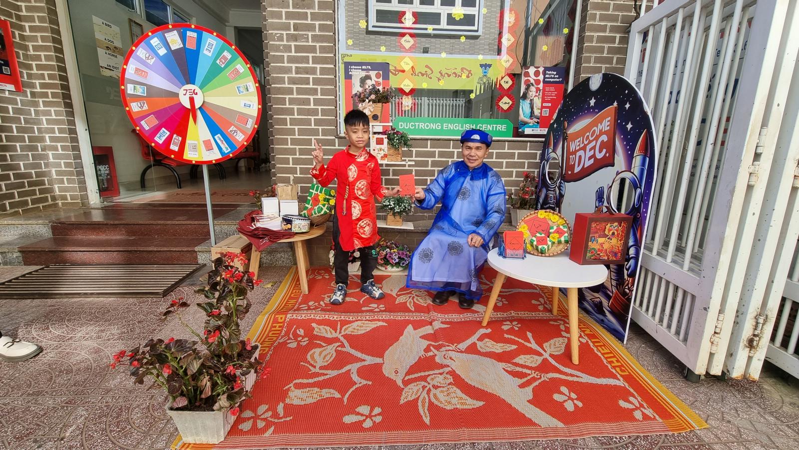 Lớp học vui nhộn tại DEC                                 </a>
                            </div>
                            <div class=